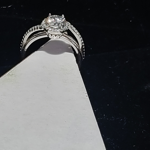 Cathedral Setting Cubic Zirconia 925 Silver Ring - Picture 5 of 7